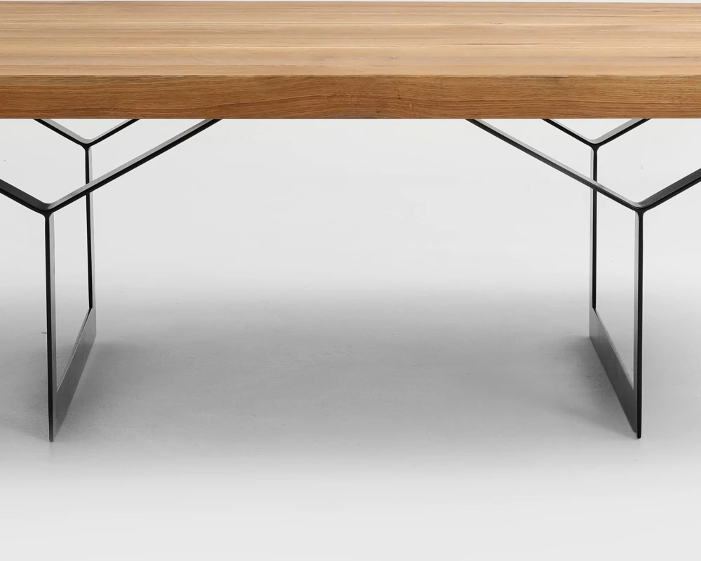 Stůl na kovových rámech do jídelny 140 Longo Solid Wood