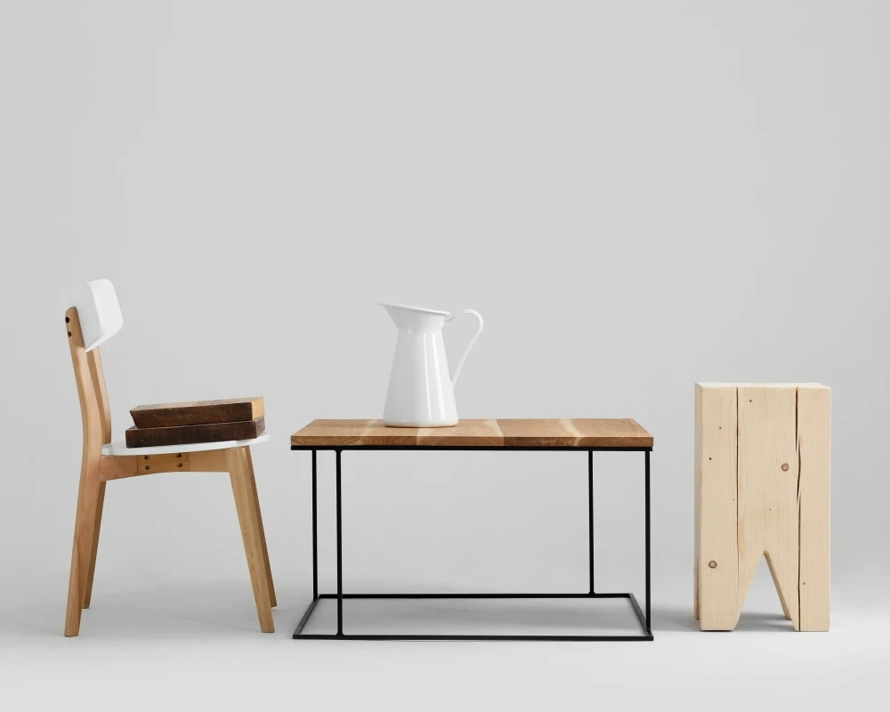 Konferenční stolek na kovových rámech 100x100 Walt Solid Wood
