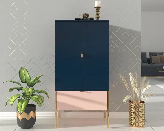 Vysoká elegantná tmavomodro-ružová komoda Polka na zlatých nožičkách