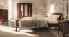 Wysokie łóżko w klasycznym stylu na nóżkach do sypialni Gerard