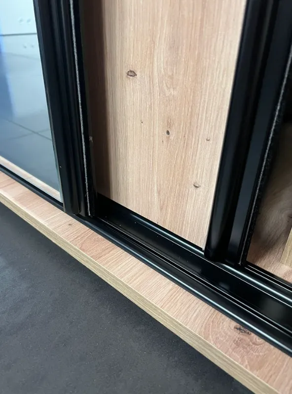 Šatní skříň s posuvnými dveřmi Sapporo 1 160, hloubka 45 cm