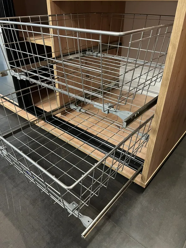 Šatní skříň s posuvnými dveřmi Sapporo 1 170, hloubka 60 cm