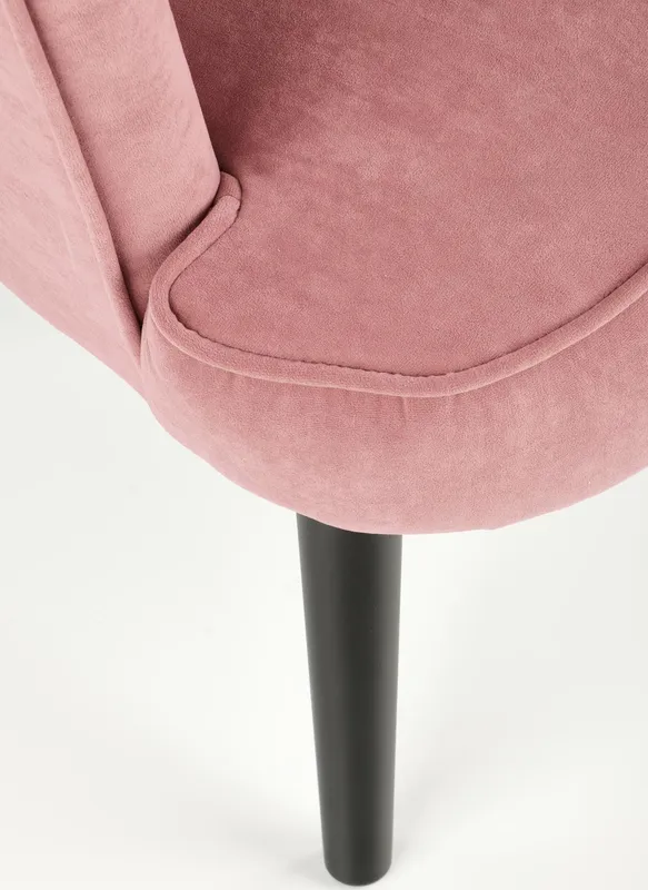 Elegantní čalouněné křeslo s prošíváním do obývacího pokoje Delgado