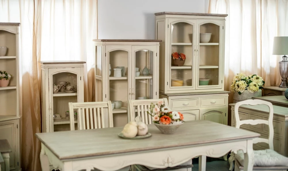 Elegantní komoda se zásuvkami a dvířky do obývacího pokoje nebo ložnice Rimini