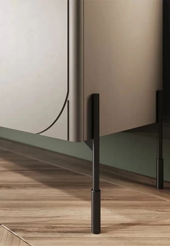 Komoda trzydrzwiowa z półkami Sonatia 150 cm