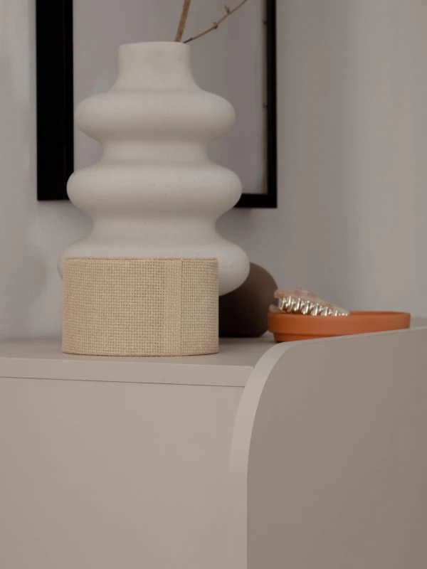 Třídveřová komoda Smooth Edge