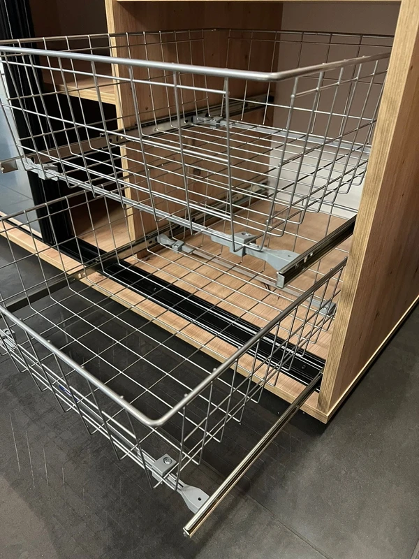 Šatní skříň s posuvnými dveřmi Sapporo 1 170, hloubka 60 cm
