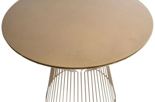 Metalowy stolik Suus w kolorze złotym