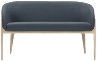 Elegancka sofa z drewnianymi nóżkami Jenny Bistro